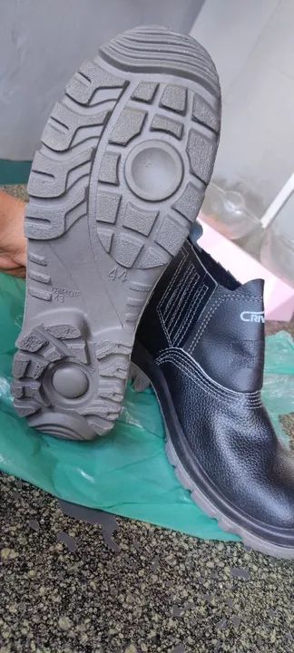 Botas de Segurança 1 Zerada e 1 Semi Nova !!!! - Foto 4