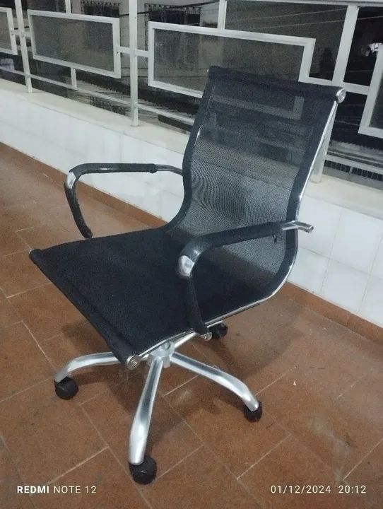 Cadeira de Escritório Giratória com Rodinhas - Foto 4