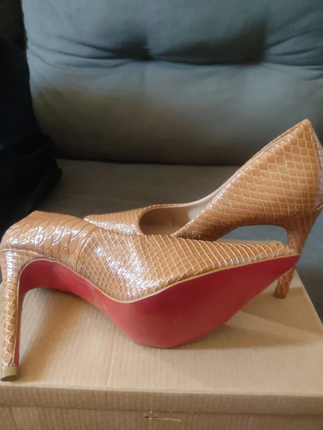 Preços baixos em Bege Sanuk sapatos para mulheres