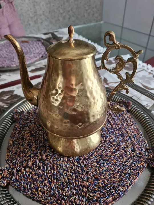 Bule de Chá em Metal Dourado Decorativo