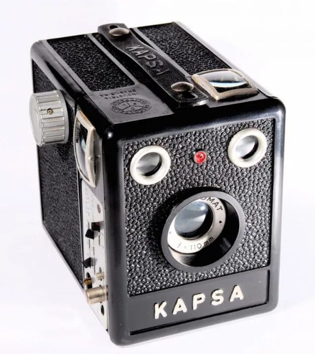 Máquina fotográfica antiga Modelo KAPSA PINTA VERMELHA