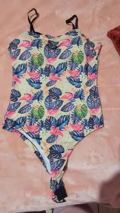 Boddy com detalhes de flamingo