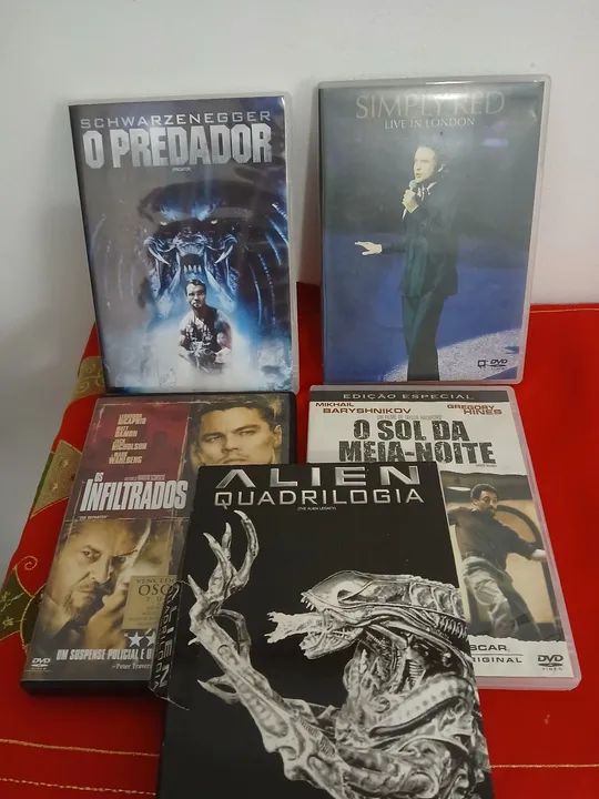 Lote de 5 DVDs - Predador, Alien, Simply Red, O Sol da Meia-Noite e Infiltrados