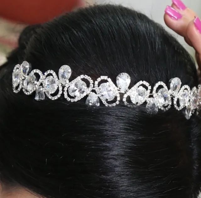 Coroa tiara strass e cristais noiva seminova em perfeito estado - Foto 3