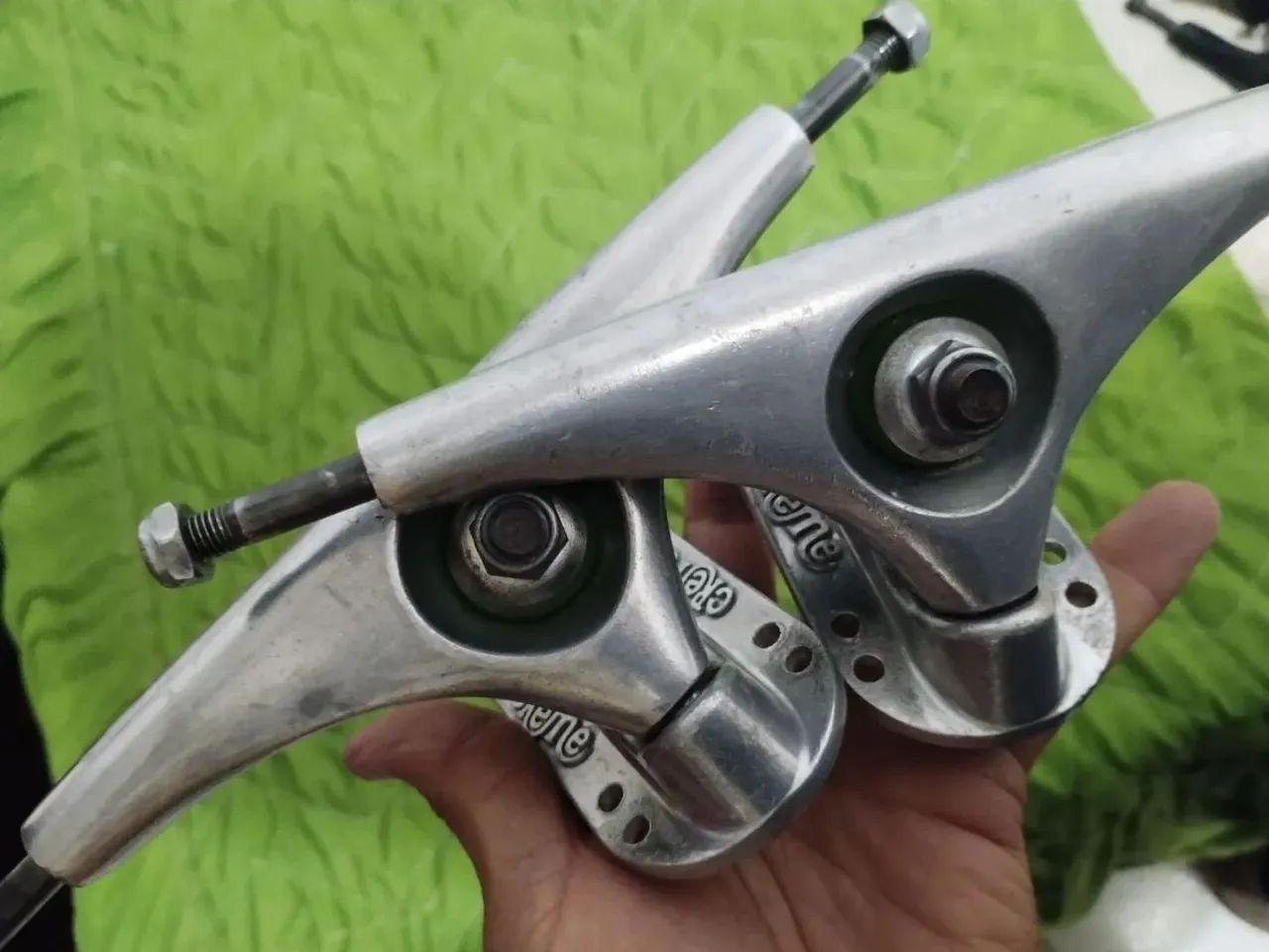 Truck longboard CremÈ 180 novo