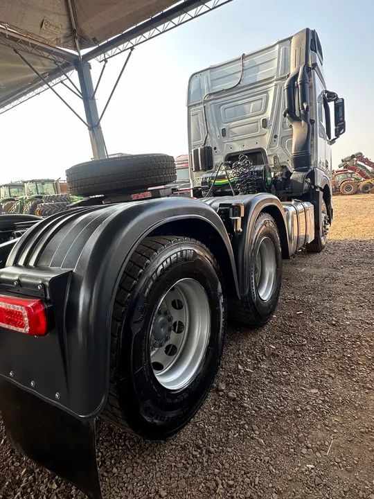 ACTROS 2651 6x4 ano 2022 com 67mil kms - Foto 4