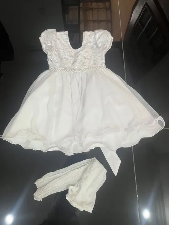 Vestido de renda branco para menina - Foto 2