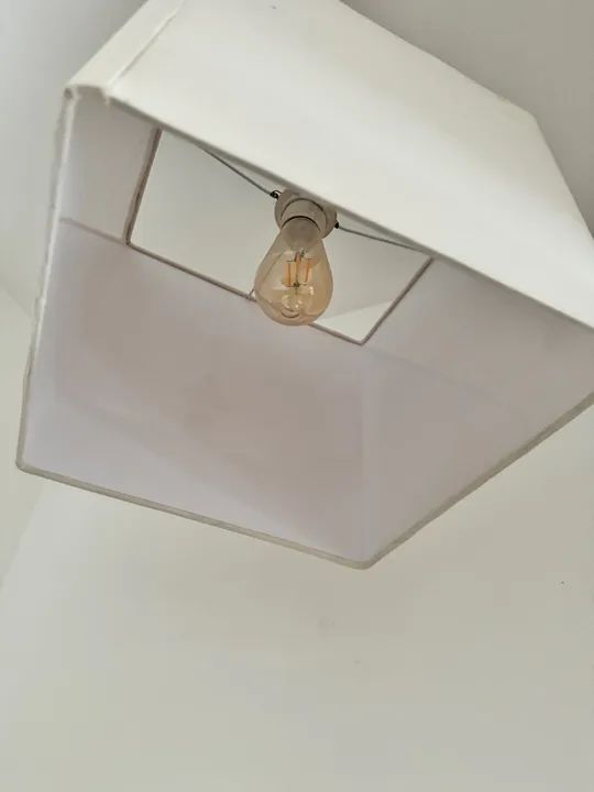 Lustre clássico bege em tecido 