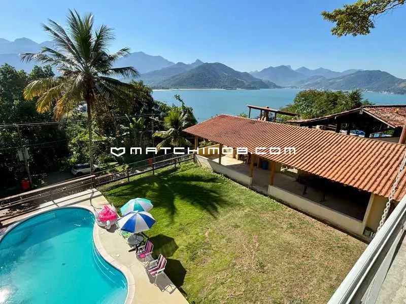 Mangaratiba em condominio com praia.