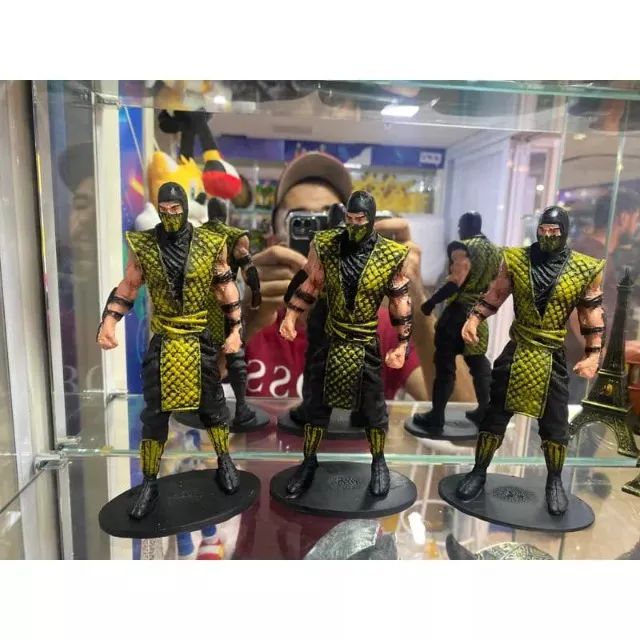 Boneco Scorpion miniatura em Resina Mortal Kombat 19cm - Foto 3