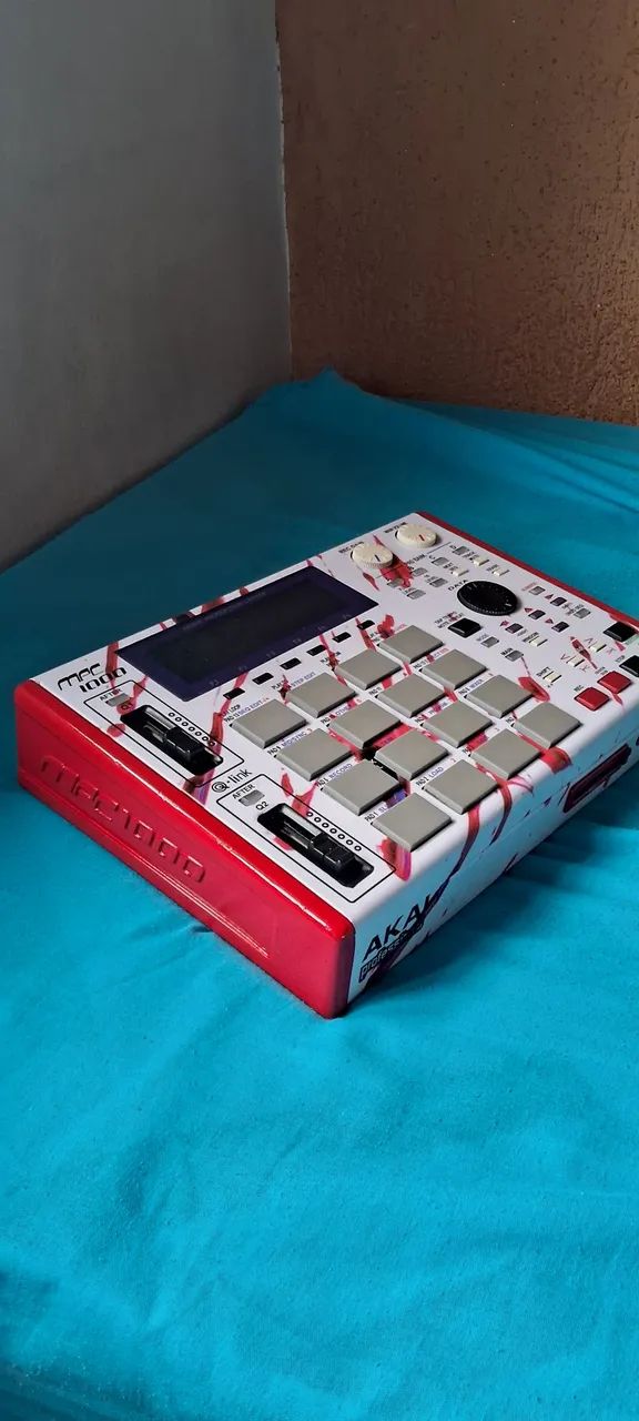 Akai MPC 1000ja configurada 