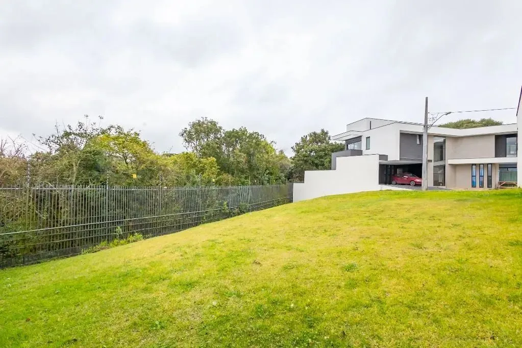Terreno em condomínio fechado alto padrão à venda, 452 m² por R$ 1.090.000 - São Braz - Cu