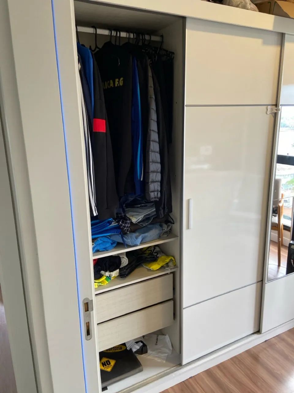 Guarda-roupa Branco de 3 Portas com Espelho - Foto 3