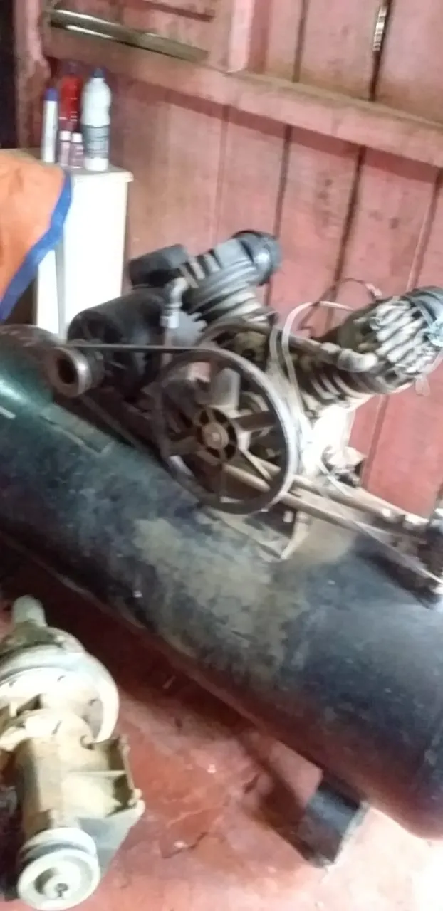 Vende-se: um compressor