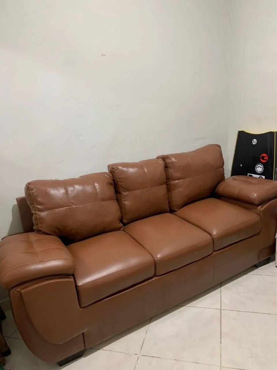 Sofá 3 lugares em couro.. - Foto 3