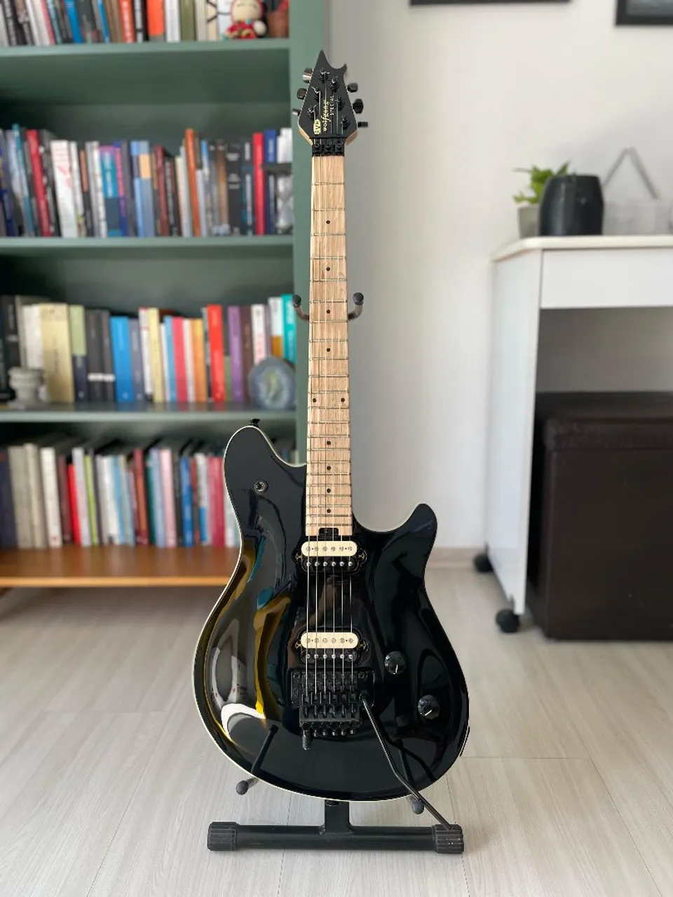 Guitarra EVH Wolfgang Special Gloss Black