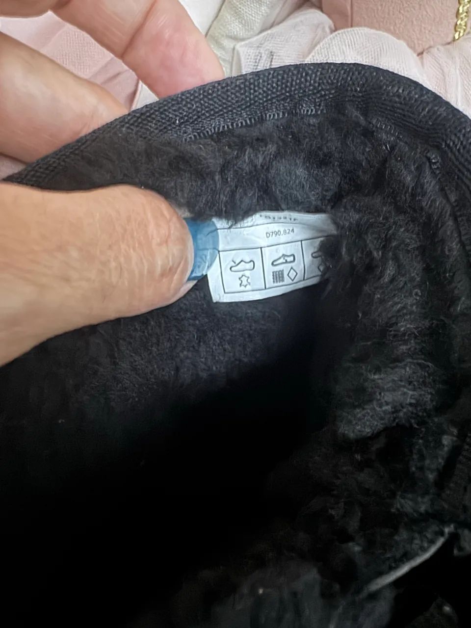 Bota importada da marca UGG - Foto 5