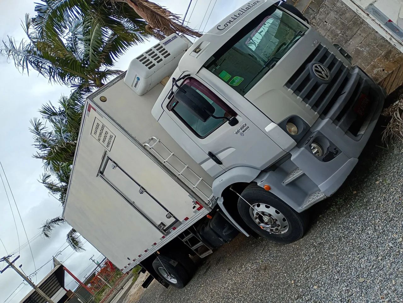 Vendo caminhão e picape e baú *