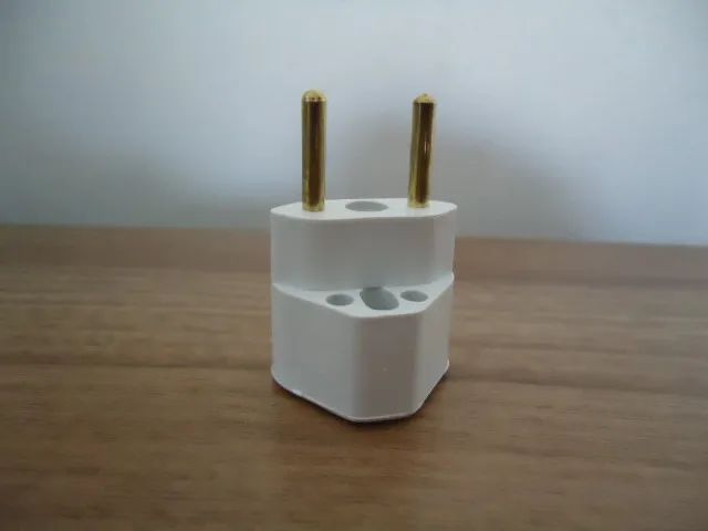 Kit 4 Adaptador De Tomada Benjamin Bob Love Pino Chato 10a/20a 250V Pino Maciço Universal - Foto 2