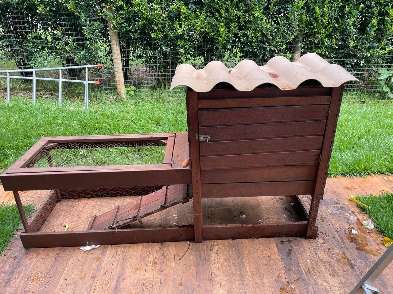 Galinheiro ou casa de coelho em madeira - Foto 2