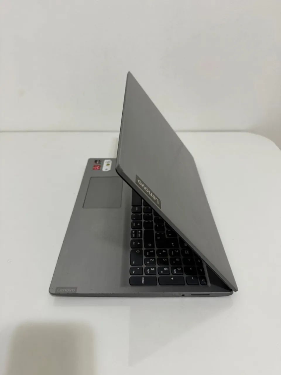 Lenovo Ultrafino S145 Ryzen 5 / 12 Gb RAM / SSD NVME 256 GB/ Vídeo RADEON Vega 8 / Win 11 - Foto 5