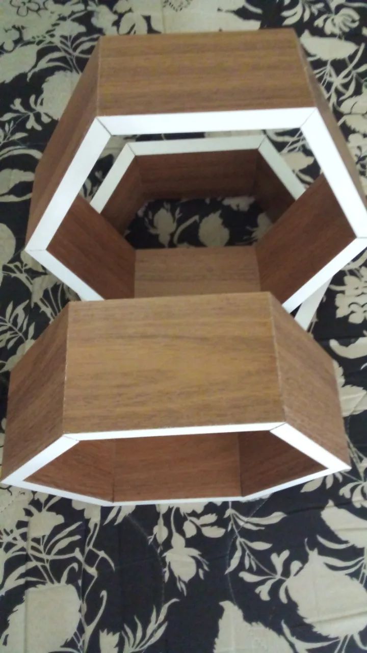 Nicho Colmeia Hexagonal Madeirado