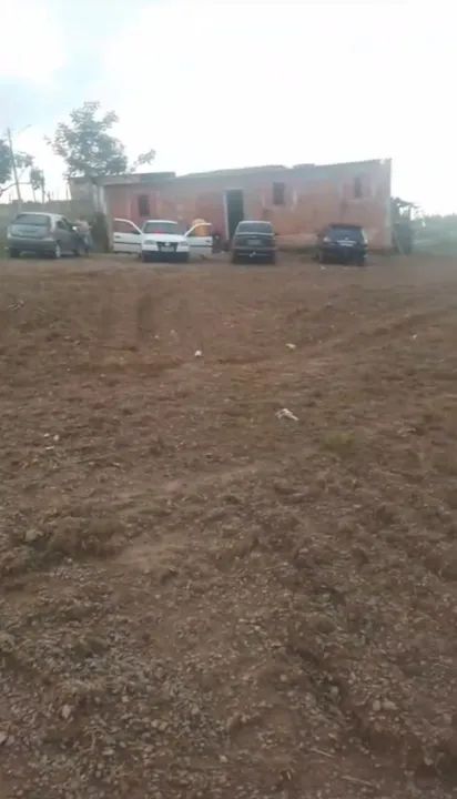 Terreno amplo com área verde