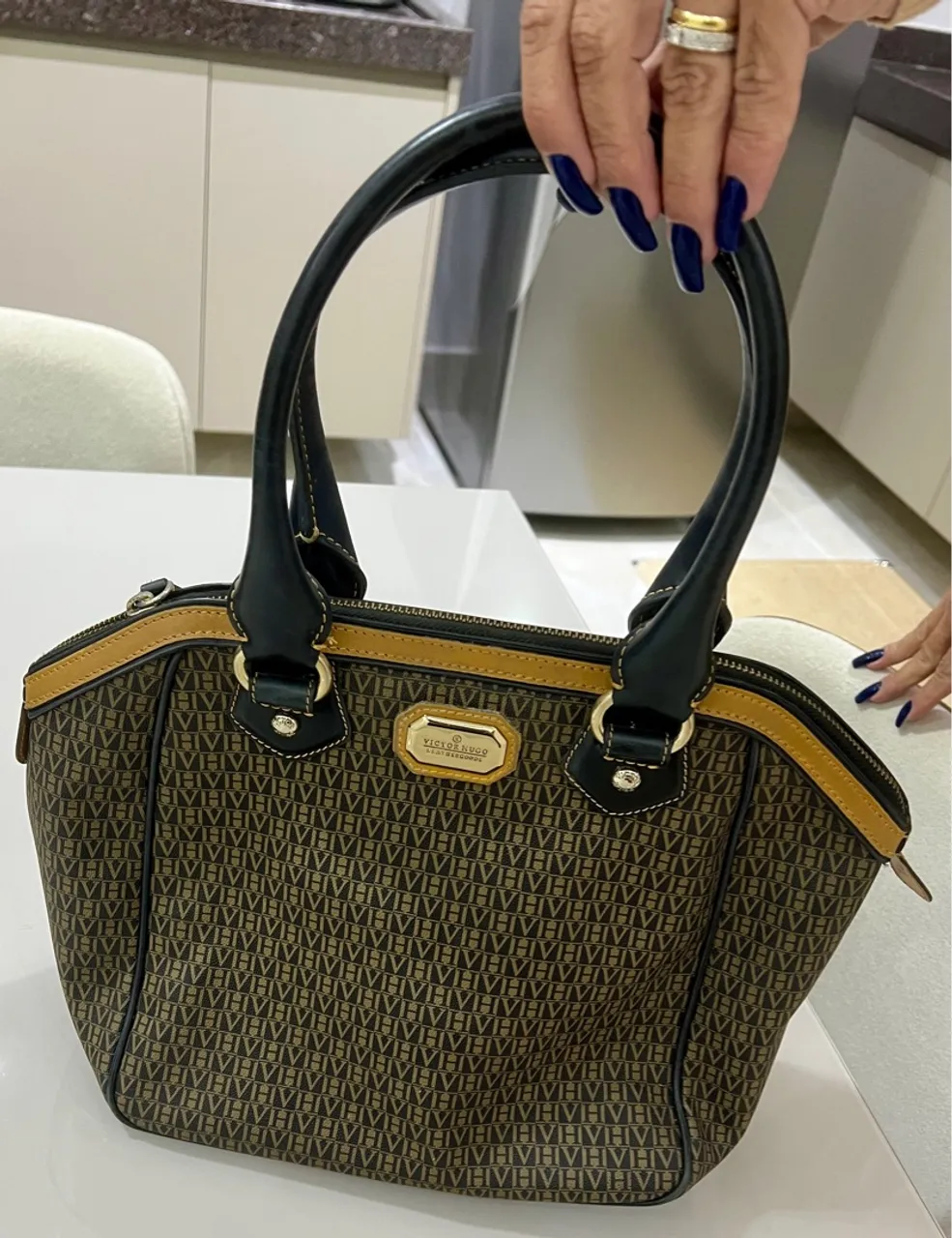 Bolsa Victor Hugo Original - Elegância e Sofisticação