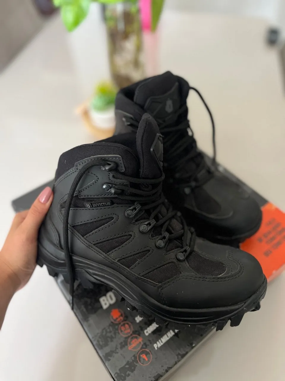 BOTA INVICTUS TRACTOR HIKING - PRETA