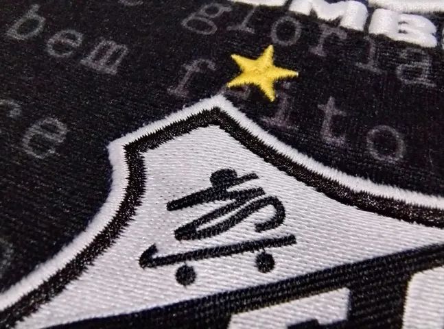 Camisa Oficial Santos Umbro Charlie Brow Jr, tamanho 2GG (66x79cm). Estado de nova. - Foto 4