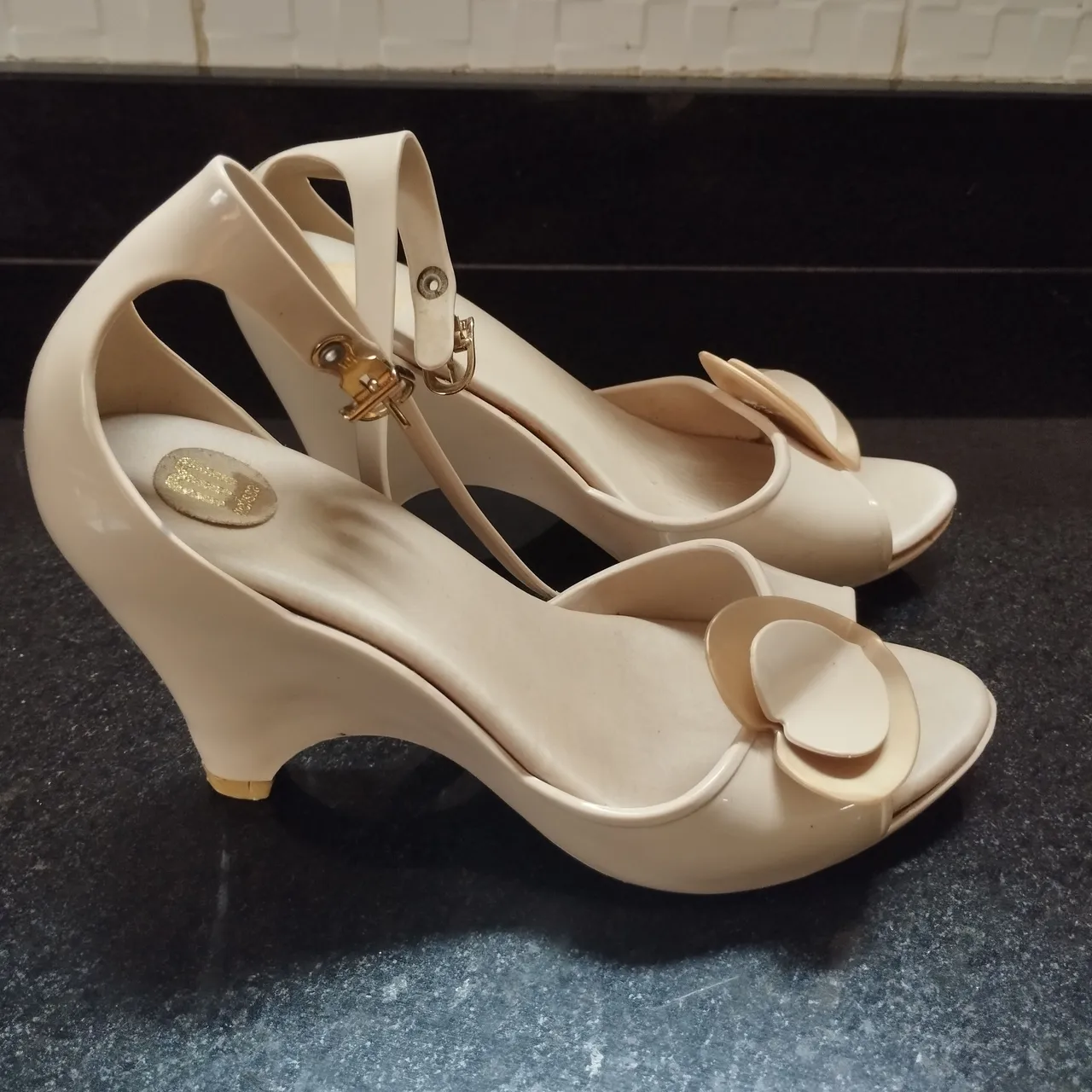 Sandália Melissa Beige com Detalhe Floral