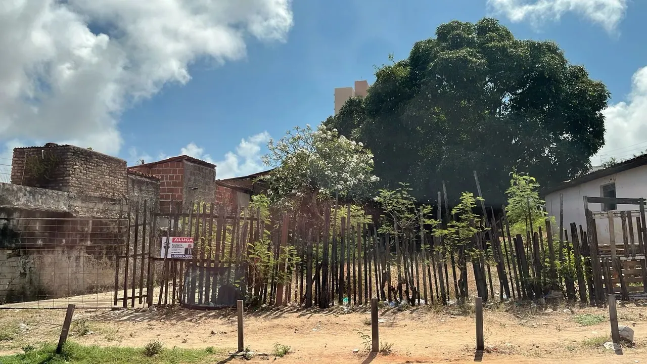 Terreno com 1524 m2 próx. a Av. 9 e Bernardo Vieira - Natal/RN