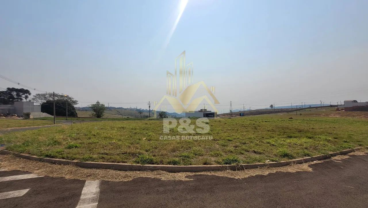 Terreno de esquina no Condomínio Mirante da Serra I, com 342 m².