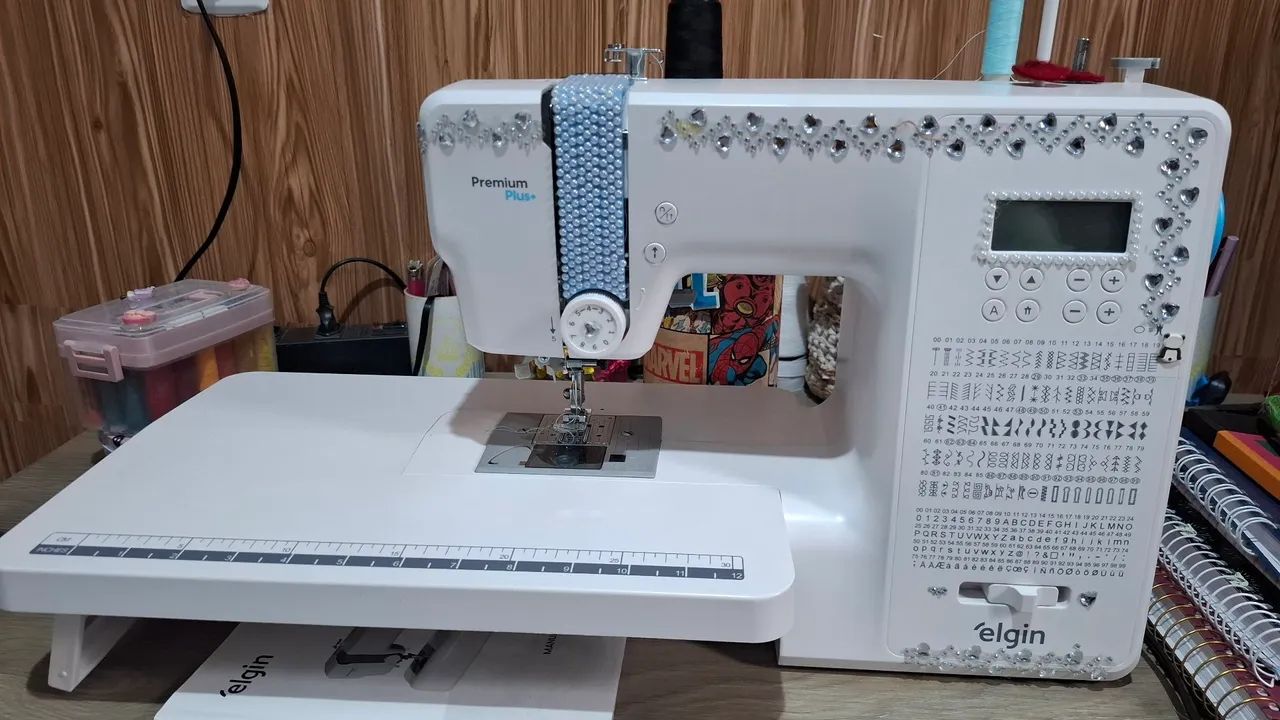 Maquina de costurar Elgin 1 ano de uso. - Foto 3