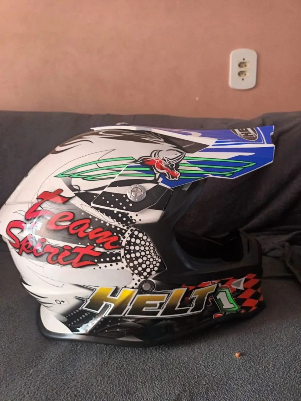 Vendo capacete Cross vai com 2 óculos  - Foto 4