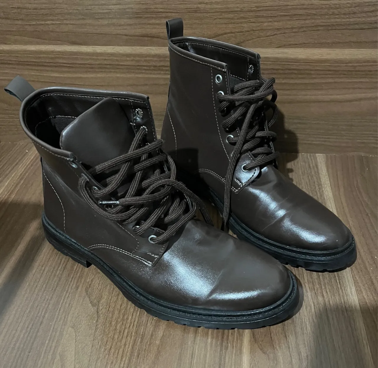 Bota coturno marrom