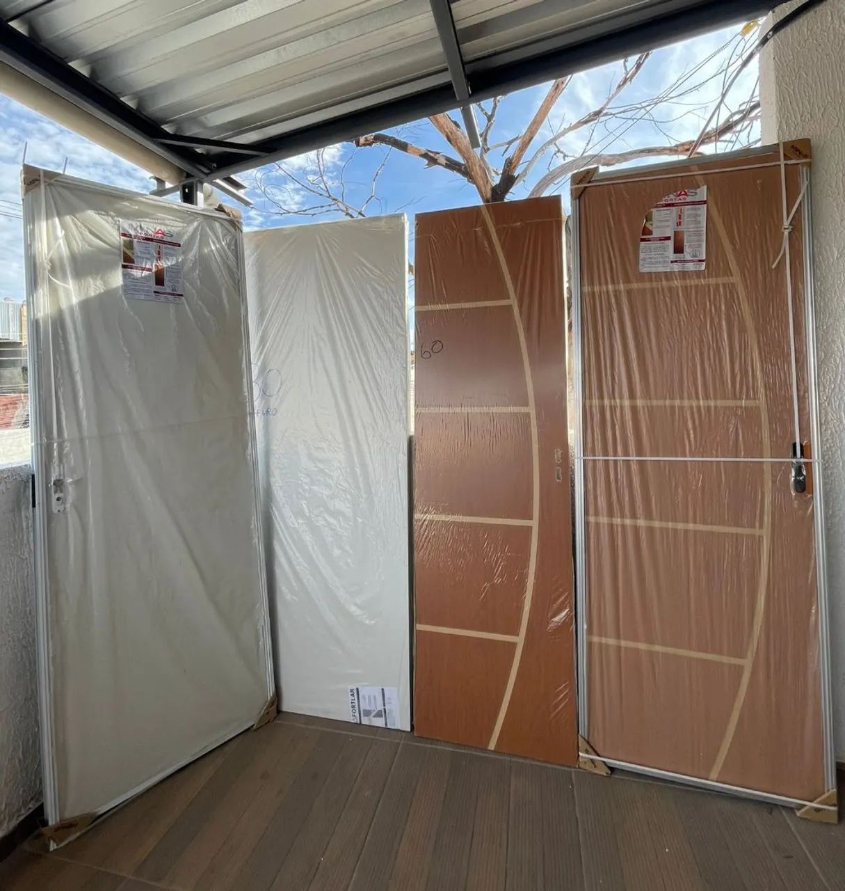 Portas de madeira vários modelos - pronta entrega / a partir de 160,00 