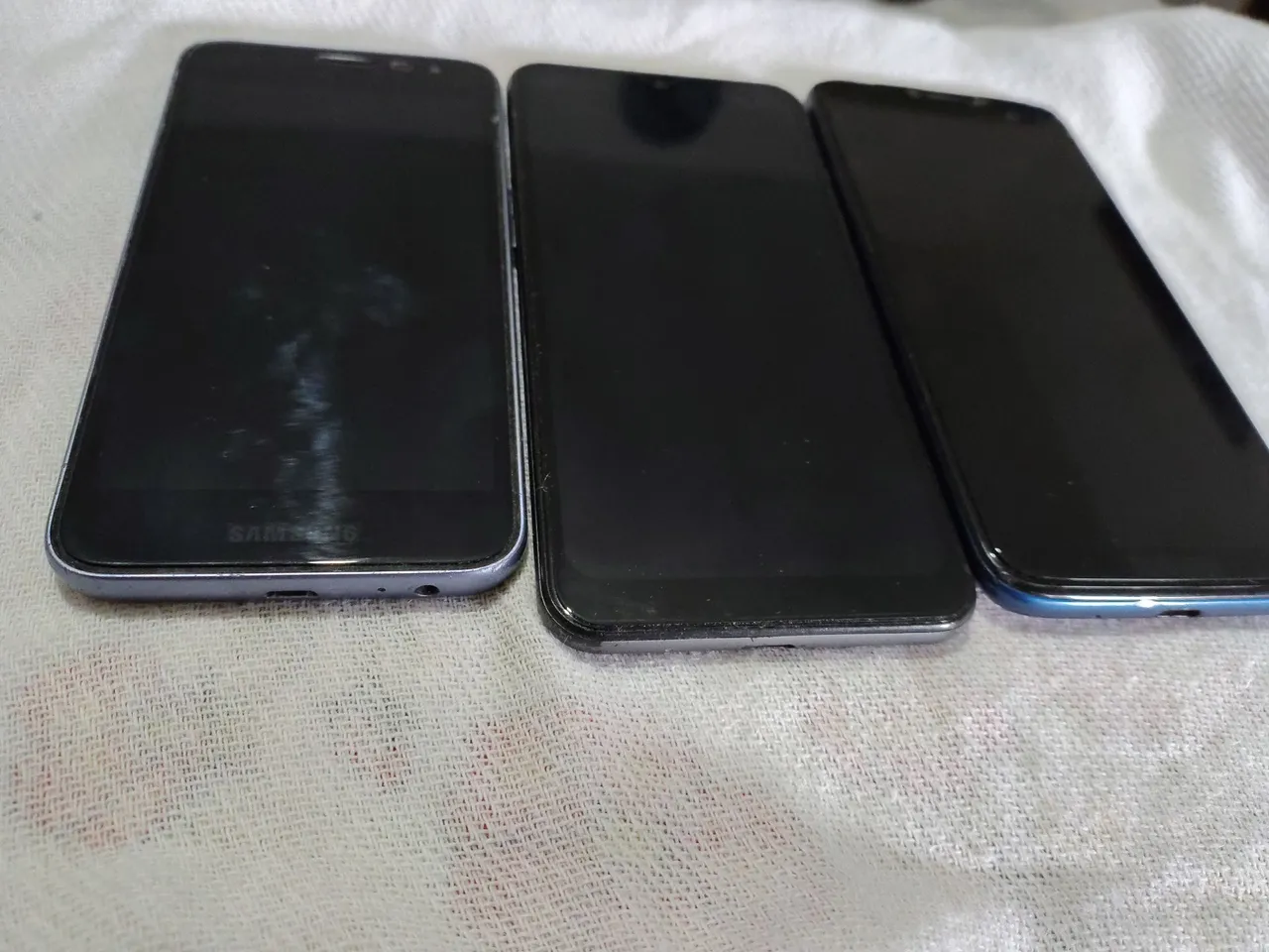 3 celulares funcionando bem. (Moto G7 Play descarrega rápido )Samsung J2 core ,Lg k9