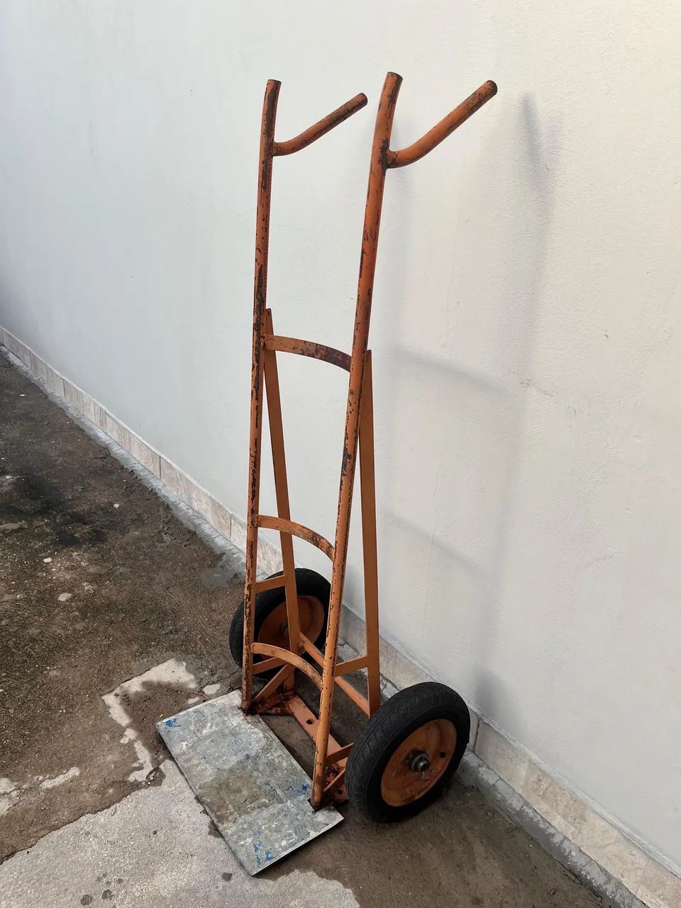 Carrinho de transportar botijão de gás 