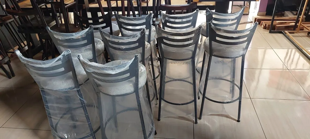 Banquetas design moderno e confortável