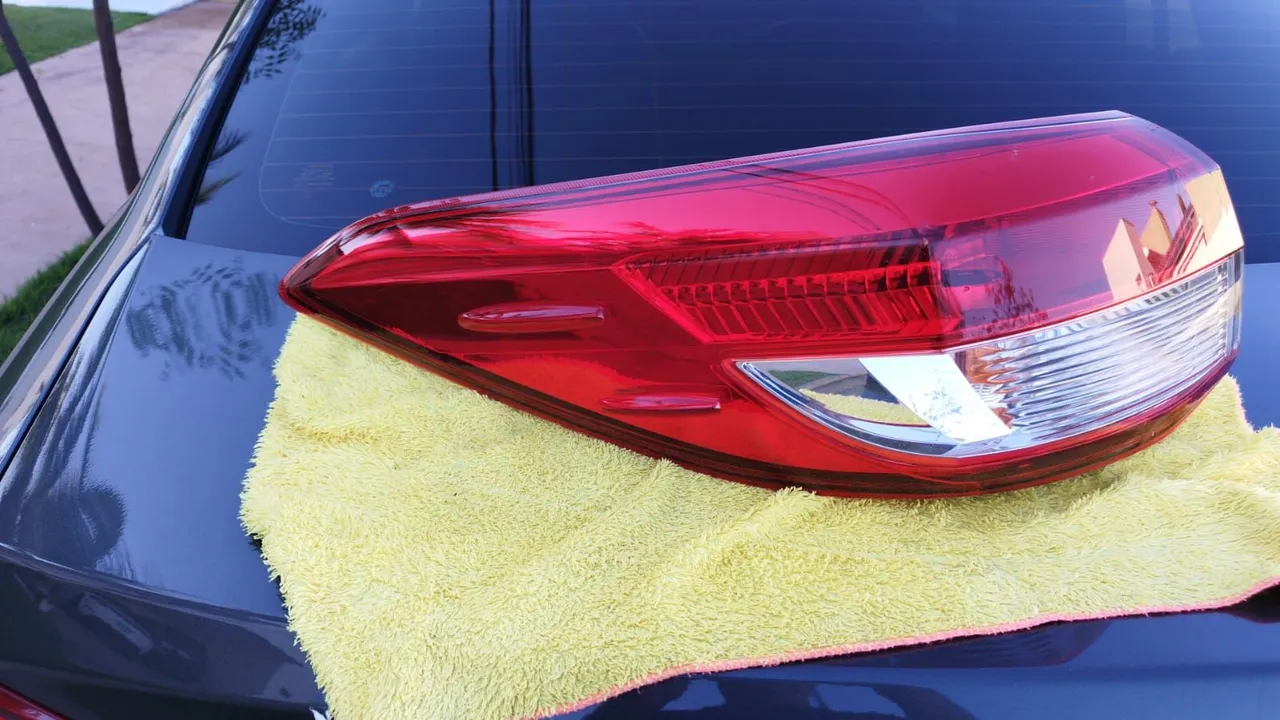 Lanterna esquerda Sedan Yaris Sedan