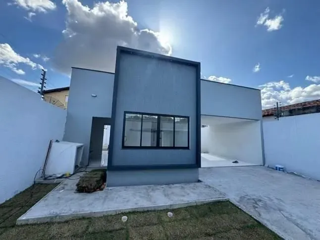 CC Casa Nova à Venda Bem Localizada e Lado Sombra no Bairro Saci