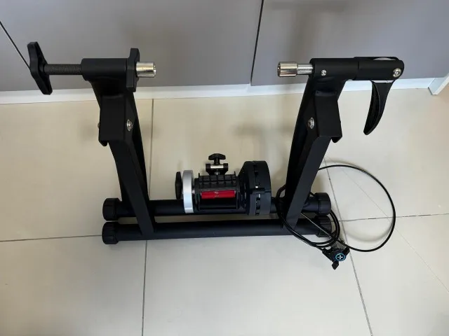 Rolo de Ciclismo de Treino In'Ride 100 Btwin + Suporte Roda Dianteira