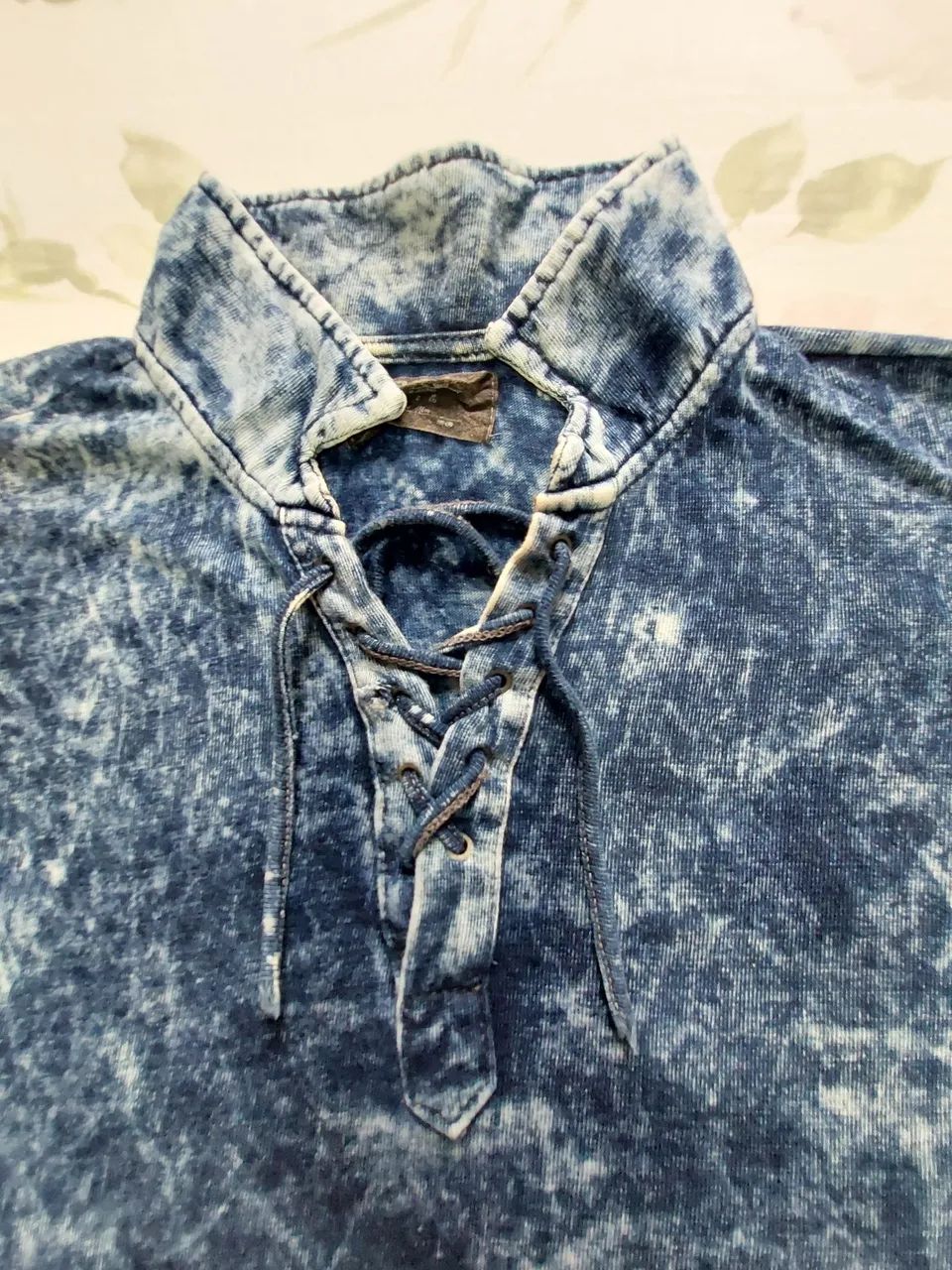 Camisa masculina com Detalhe em Cadarço - Foto 2