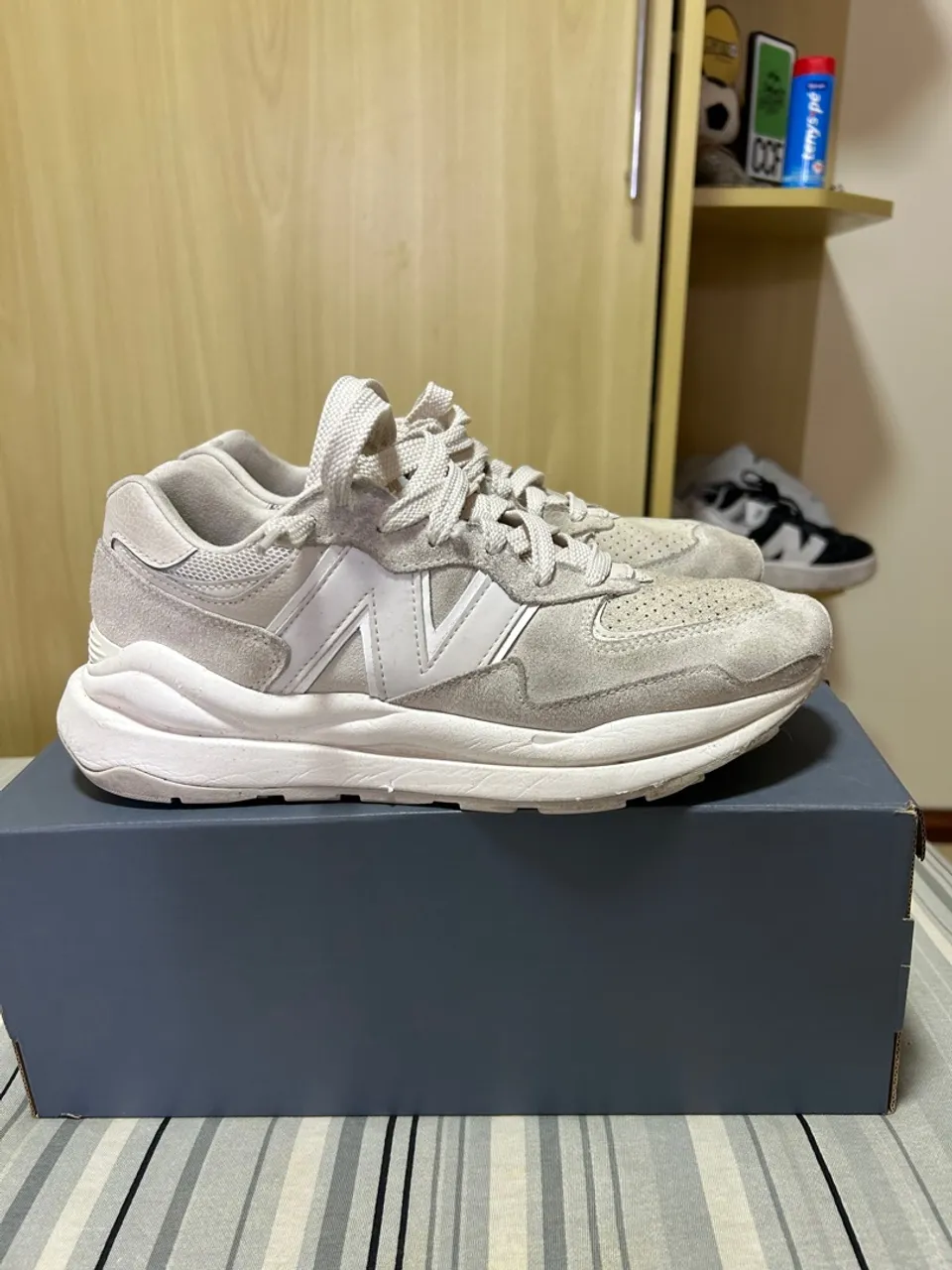 New Balance 5749
