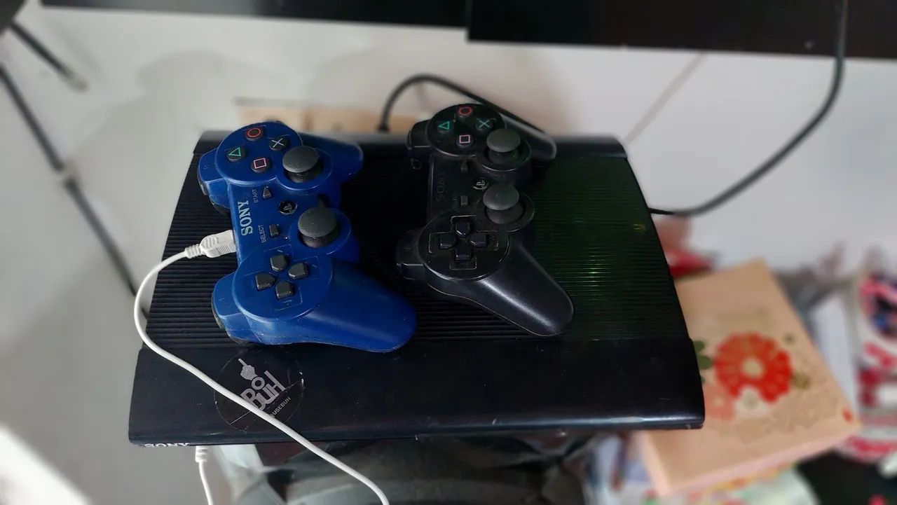 Playstation 3 com 2 controles e desbloqueado - Foto 5