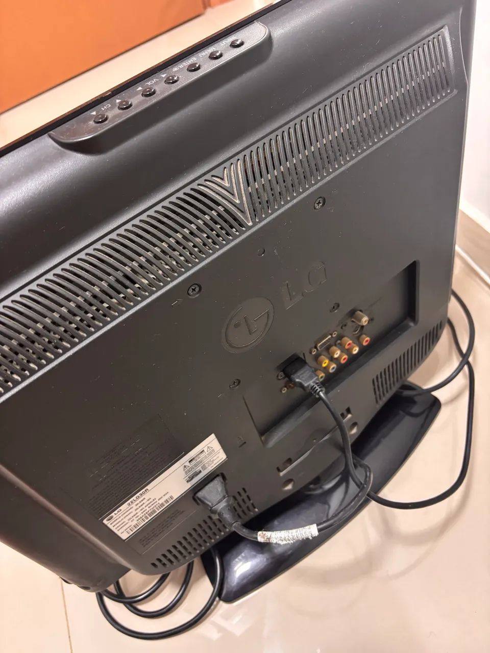 LG TV 22 inches64595545305730122