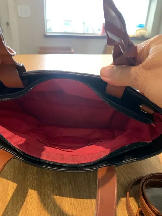 Bolsa de Couro Arezzo Preta - Foto 4