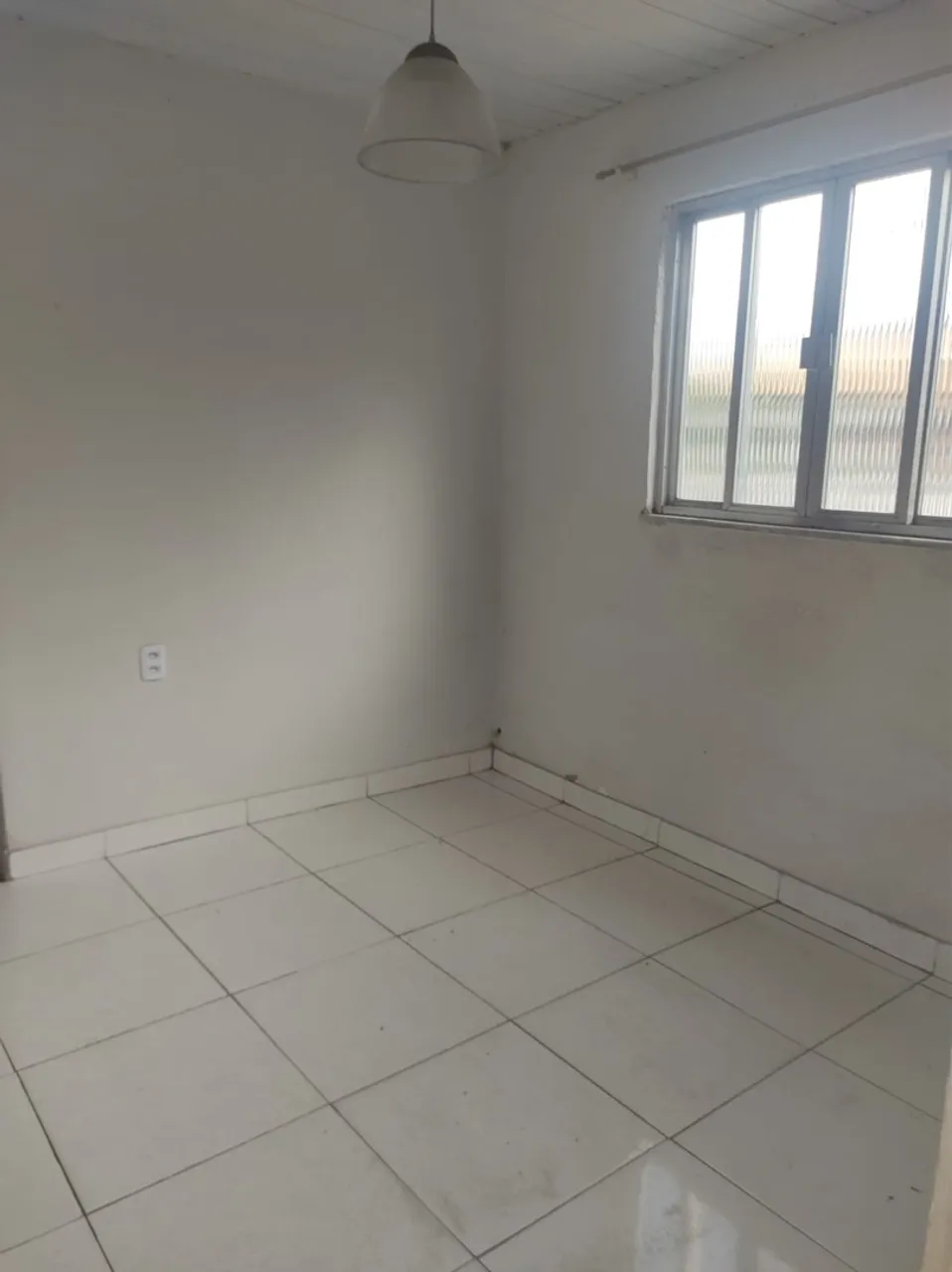 Alugo casa