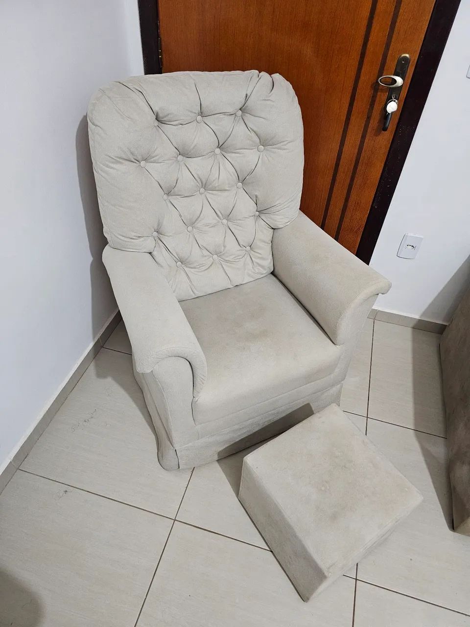 Cadeira Para Amamentação com apoio para os pés - Foto 3